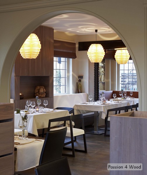 Bistro l' armagnac - Passion 4 Wood - Pendal lighting in wood veneer in restaurant above table - Glow 3